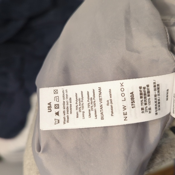 A-Line Mini Faux Wool Skirt in Grey - Picture 4 of 5